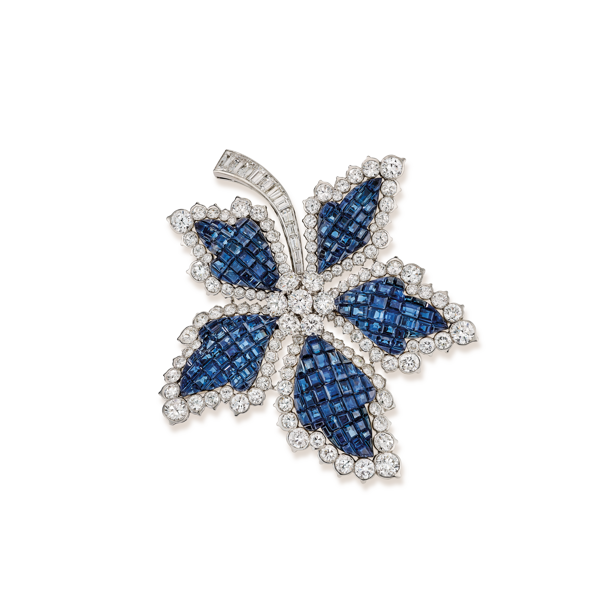 Leaf clip, 1952
Platinum, yellow gold, Mystery Set sapphires, and diamonds
Former collection of HRH King Baudouin of Belgium
Van Cleef & Arpels Collection