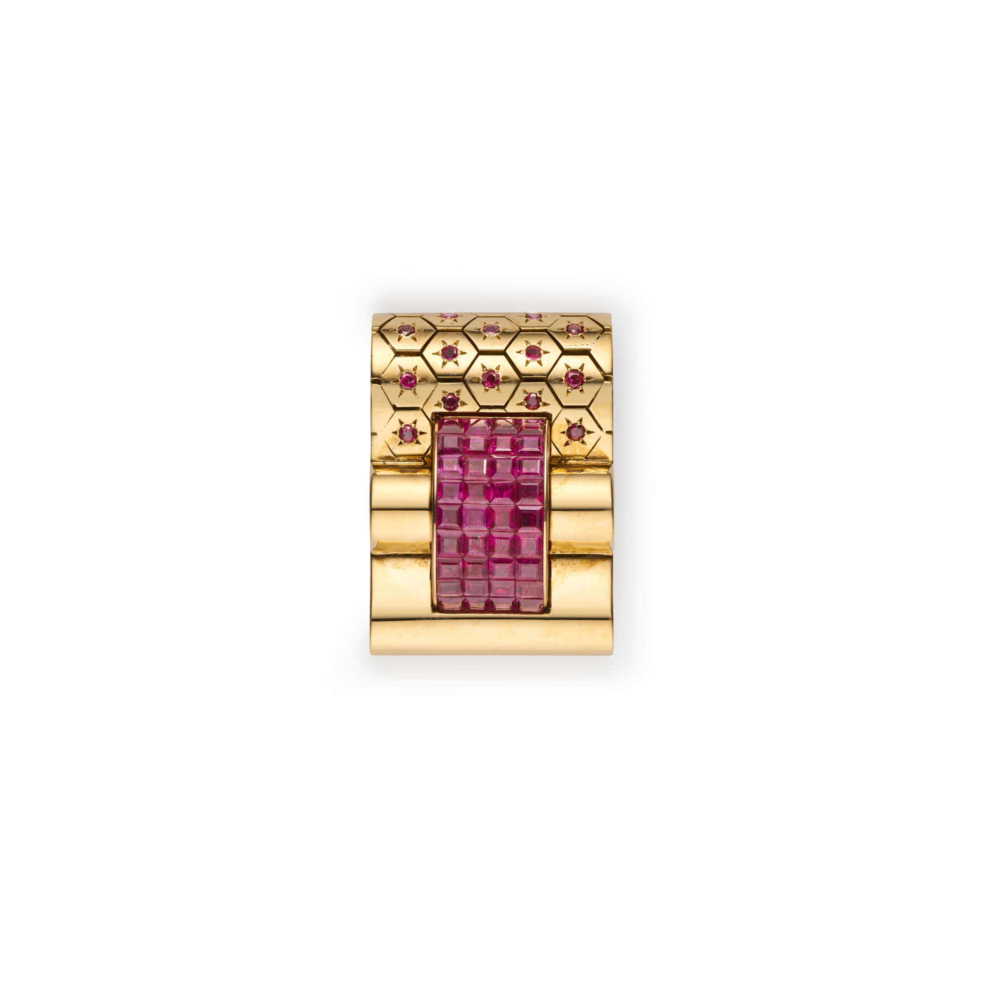 Ludo hexagon clip, 1938
Yellow gold, rubies, Mystery Set rubies
Van Cleef & Arpels Collection