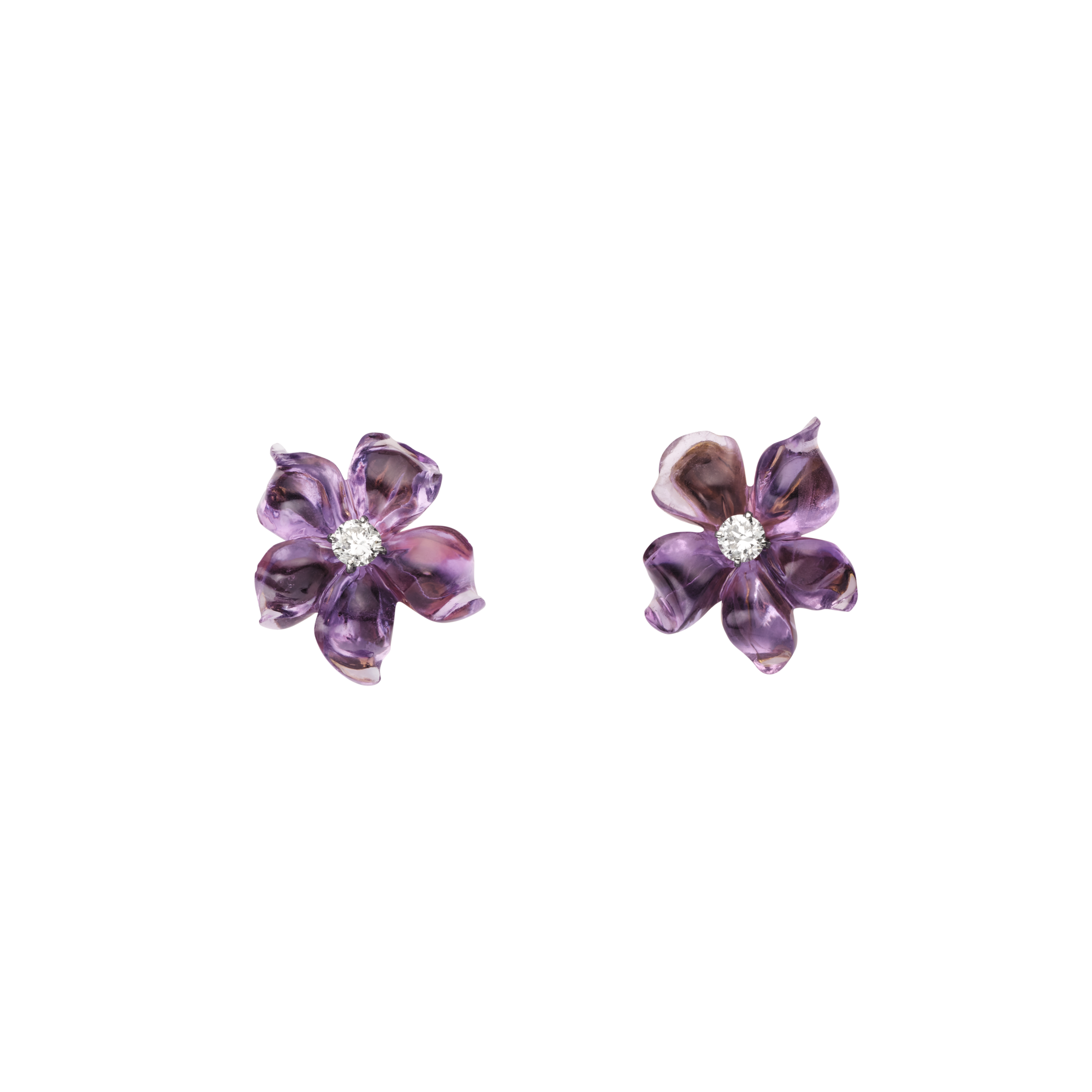 Violet earrings, 1938
Yellow gold, amethysts, and diamonds
Van Cleef & Arpels Collection