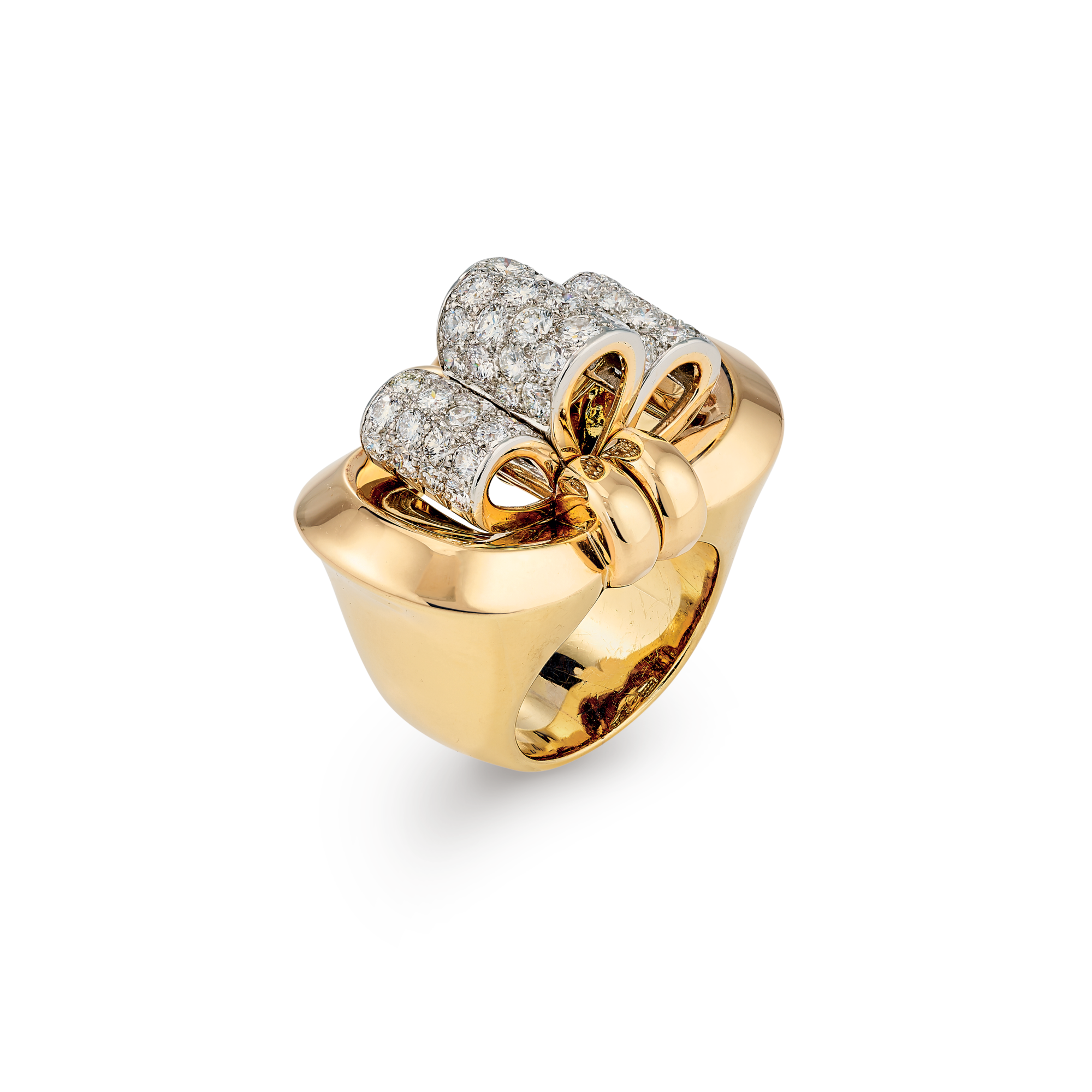 Chevalière ring, 1945
Platinum, yellow gold, and diamonds
Van Cleef & Arpels Collection