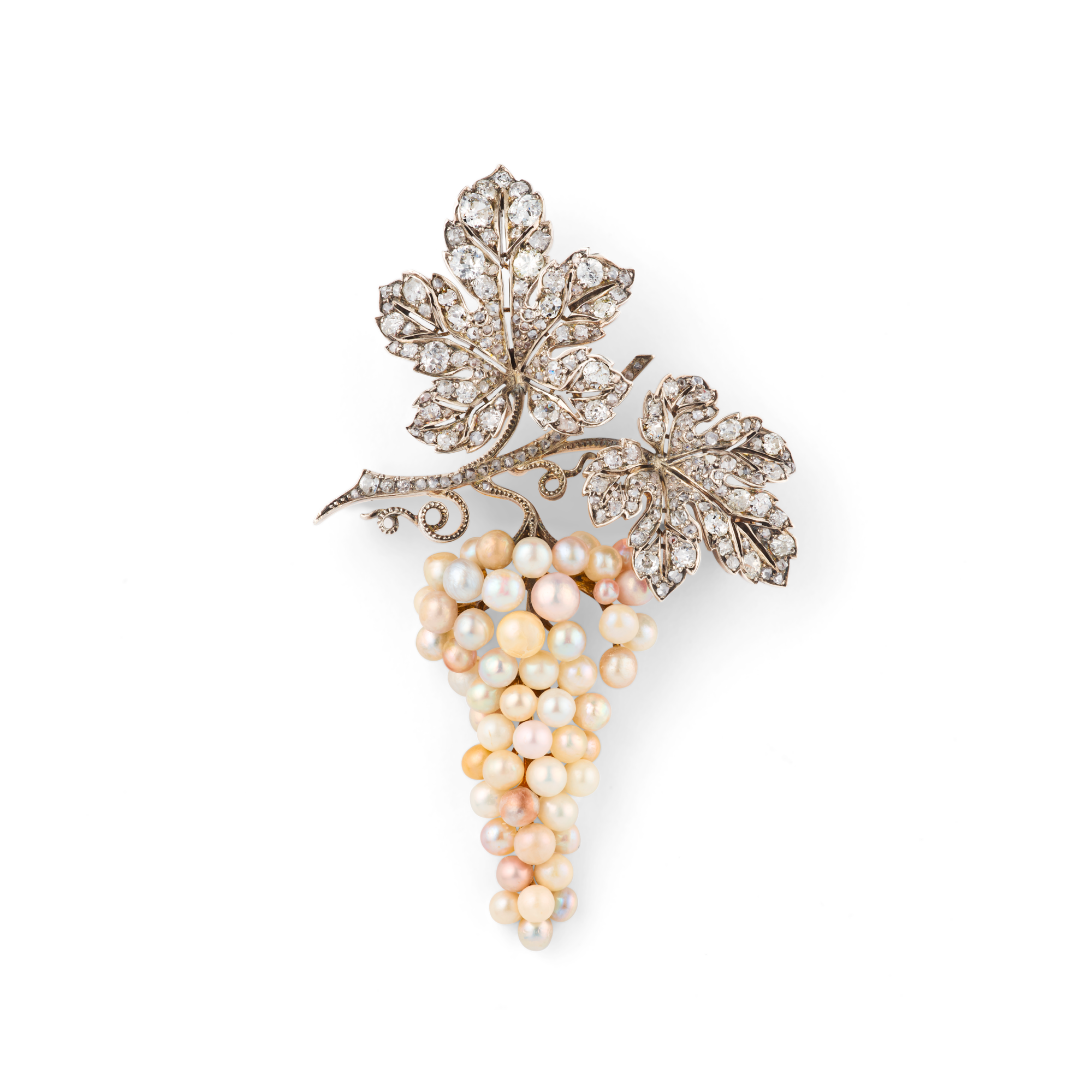 Bunch of grapes brooch, circa 1915
White gold, silver, pearls, diamonds
Van Cleef & Arpels Collection