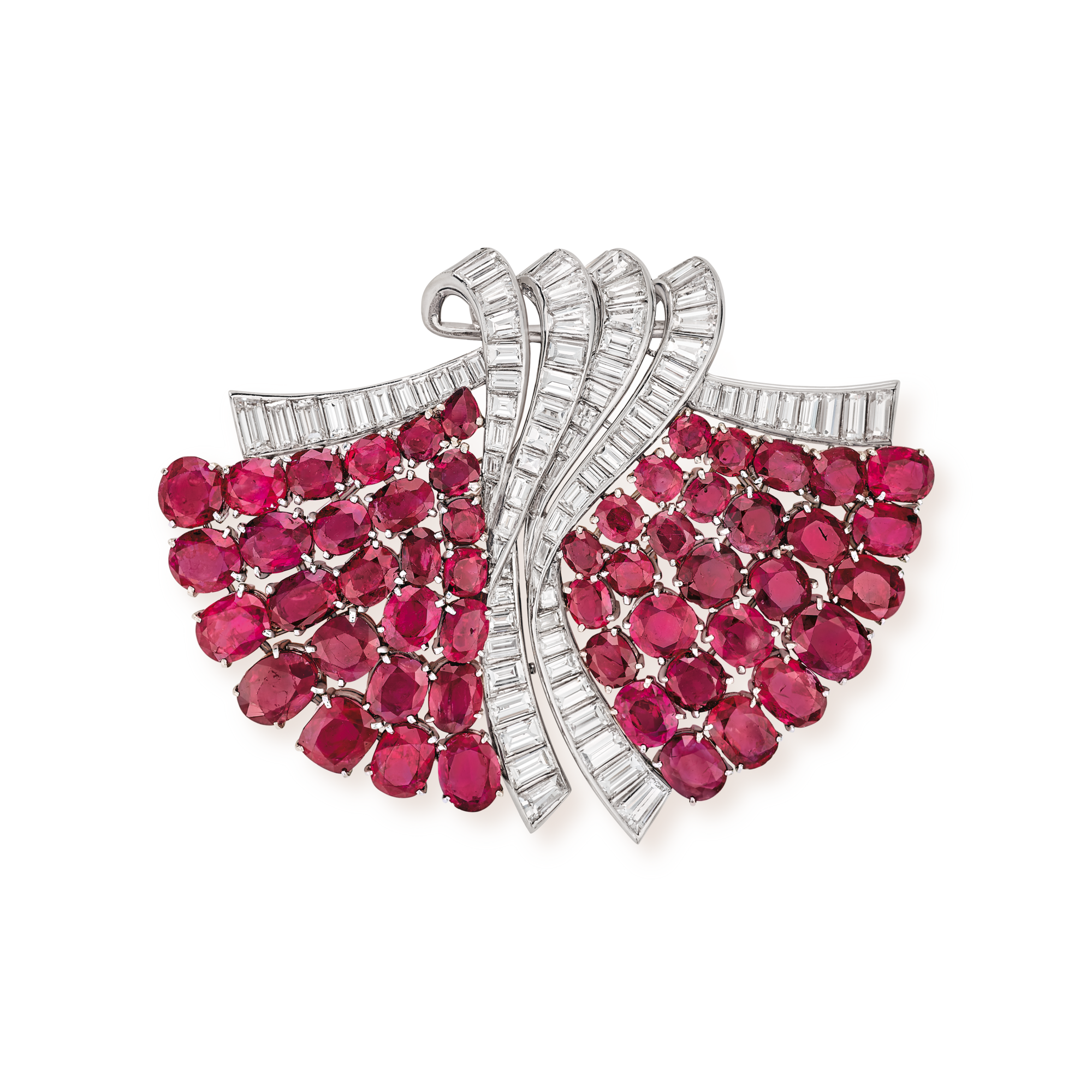 Double fan clip, 1937
Platinum, rubies, diamonds
Van Cleef & Arpels Collection