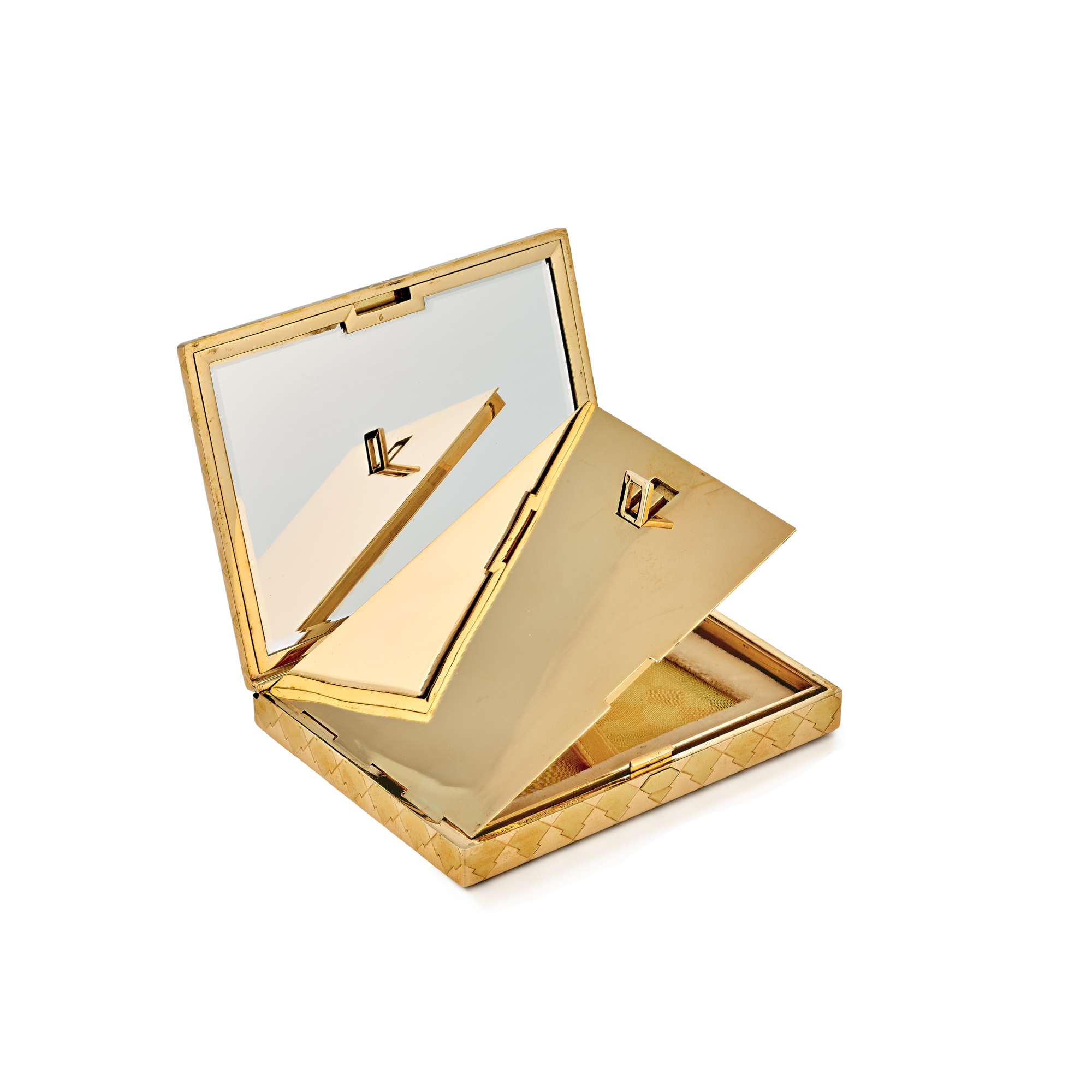 Powder compact, 1950
Rose gold and green gold
Van Cleef & Arpels Collection