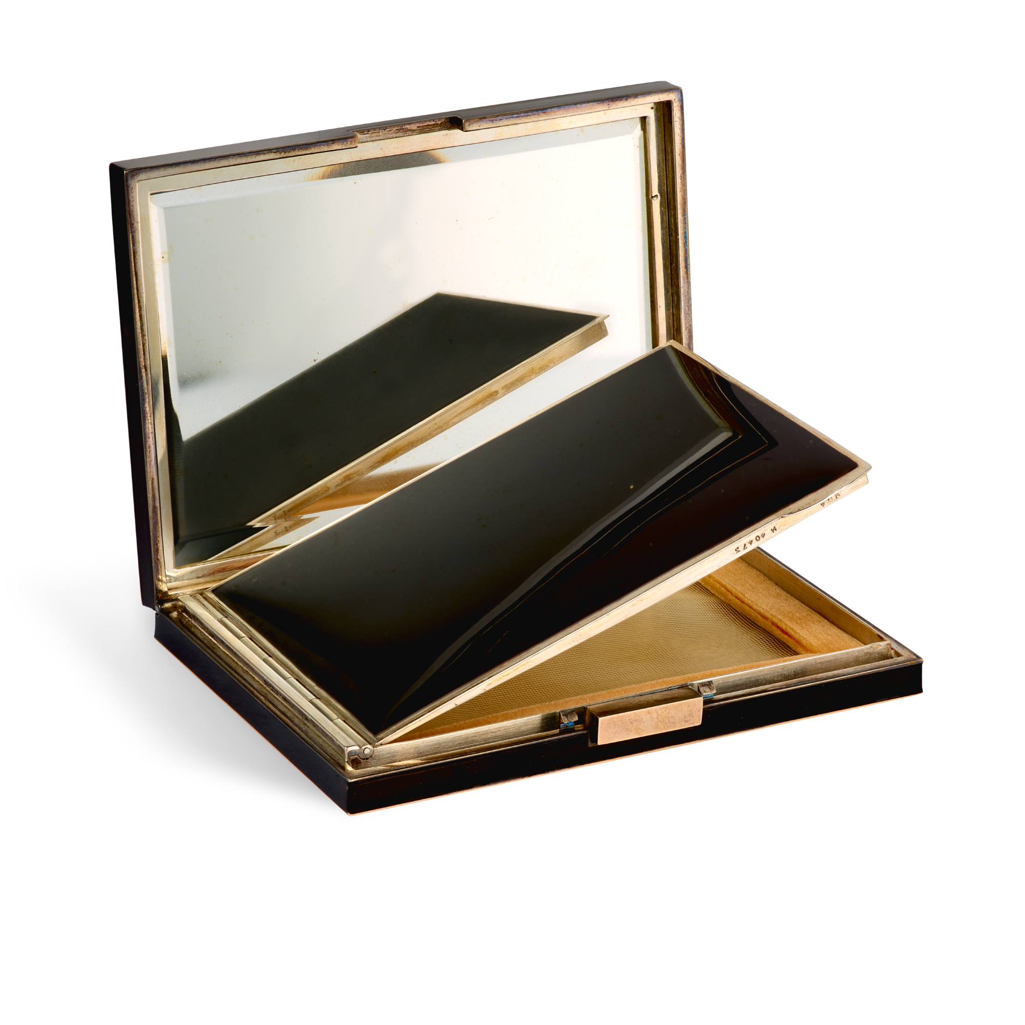 Bagatelle powder compact, c. 1950
Yellow gold, rubies and lacquer
Van Cleef & Arpels Collection