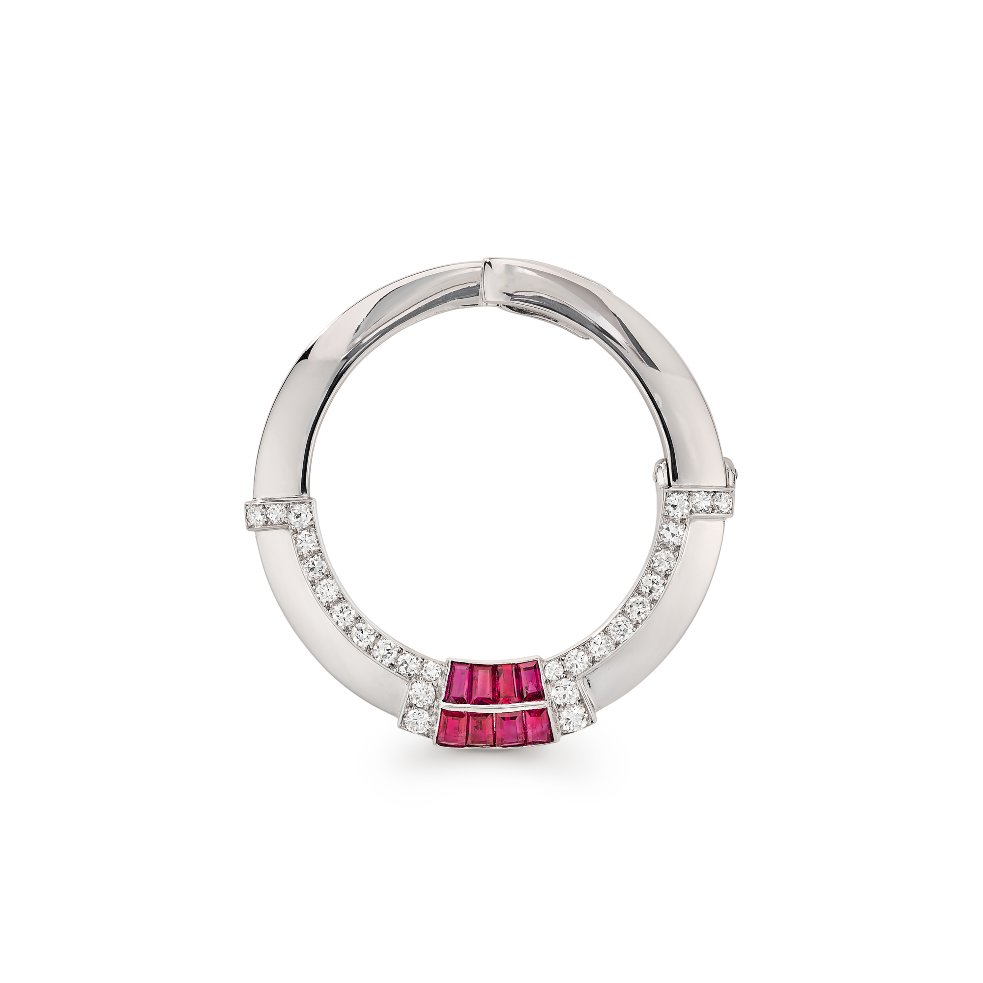 Circle brooch, 1931
Platinum, rubies, and diamonds
Van Cleef & Arpels Collection