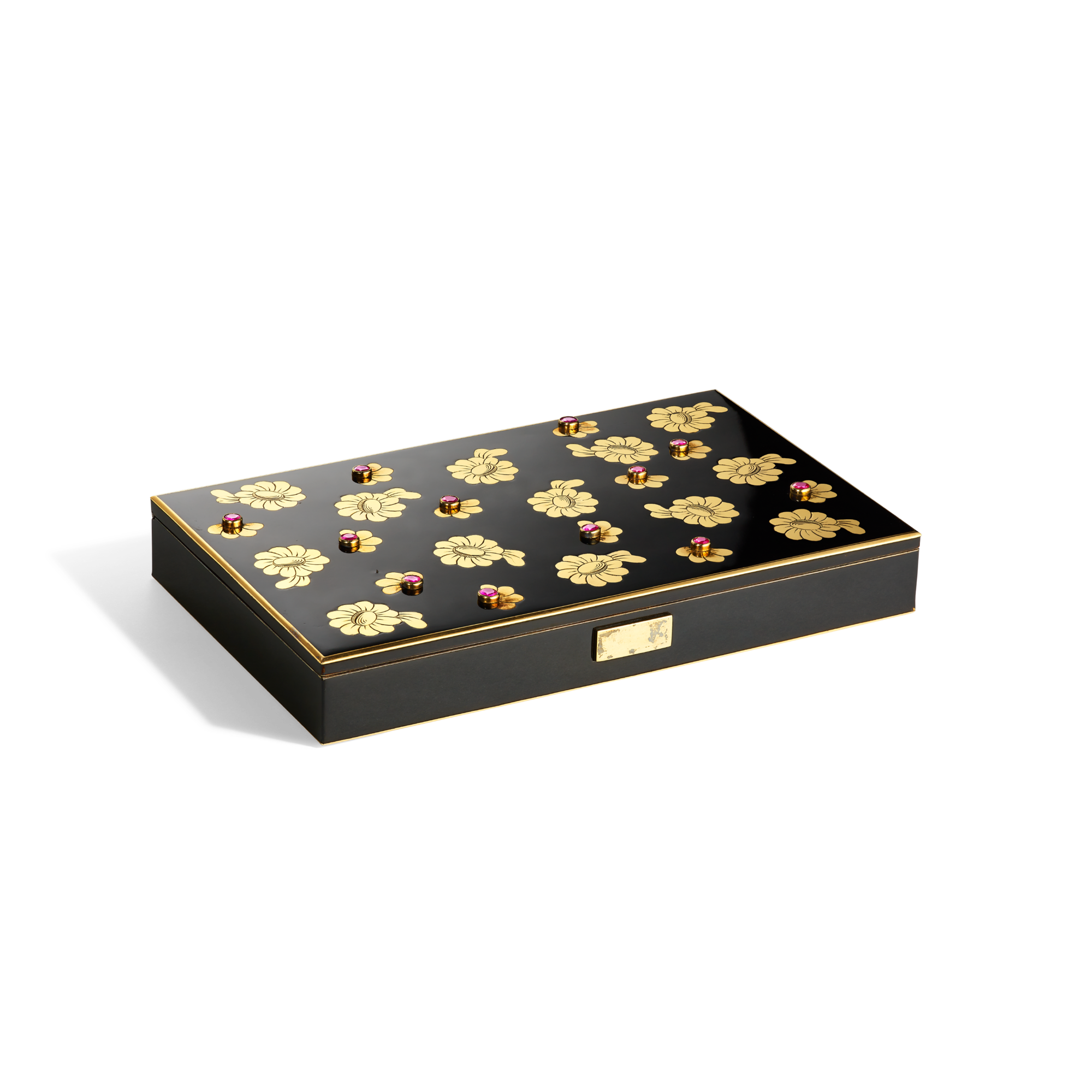 Bagatelle Minaudière, 1949
Platinum, yellow gold, silver, rubies, and lacquer
Van Cleef & Arpels Collection