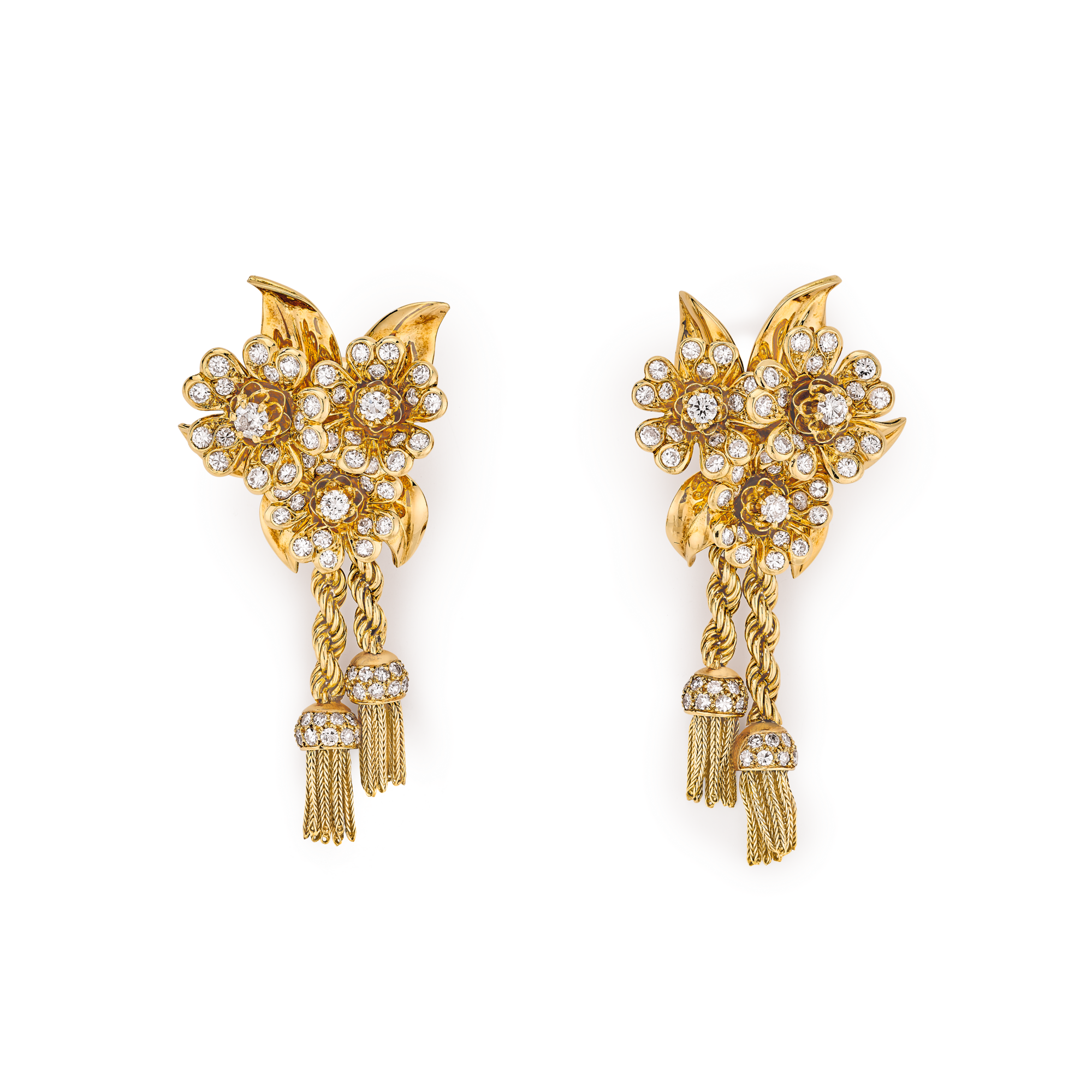 Three Flowers 1900 earrings, 1950
Yellow gold and diamonds
Van Cleef & Arpels Collection