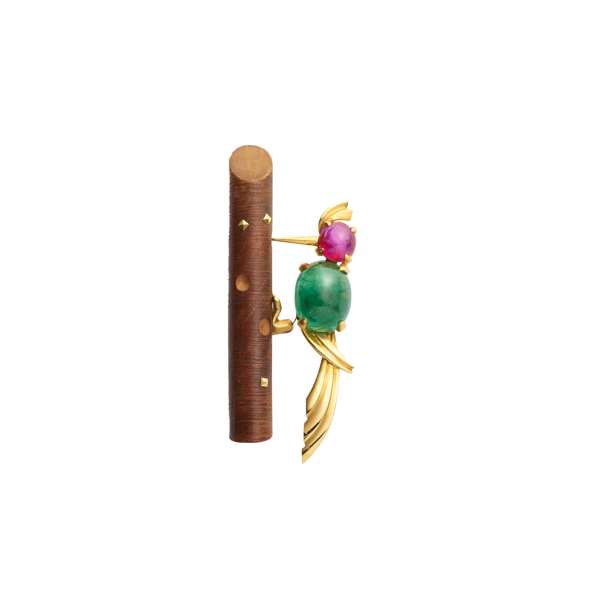 Woodpecker clip, 1946
Yellow gold, emerald, rubies, and wood
Van Cleef & Arpels Collection