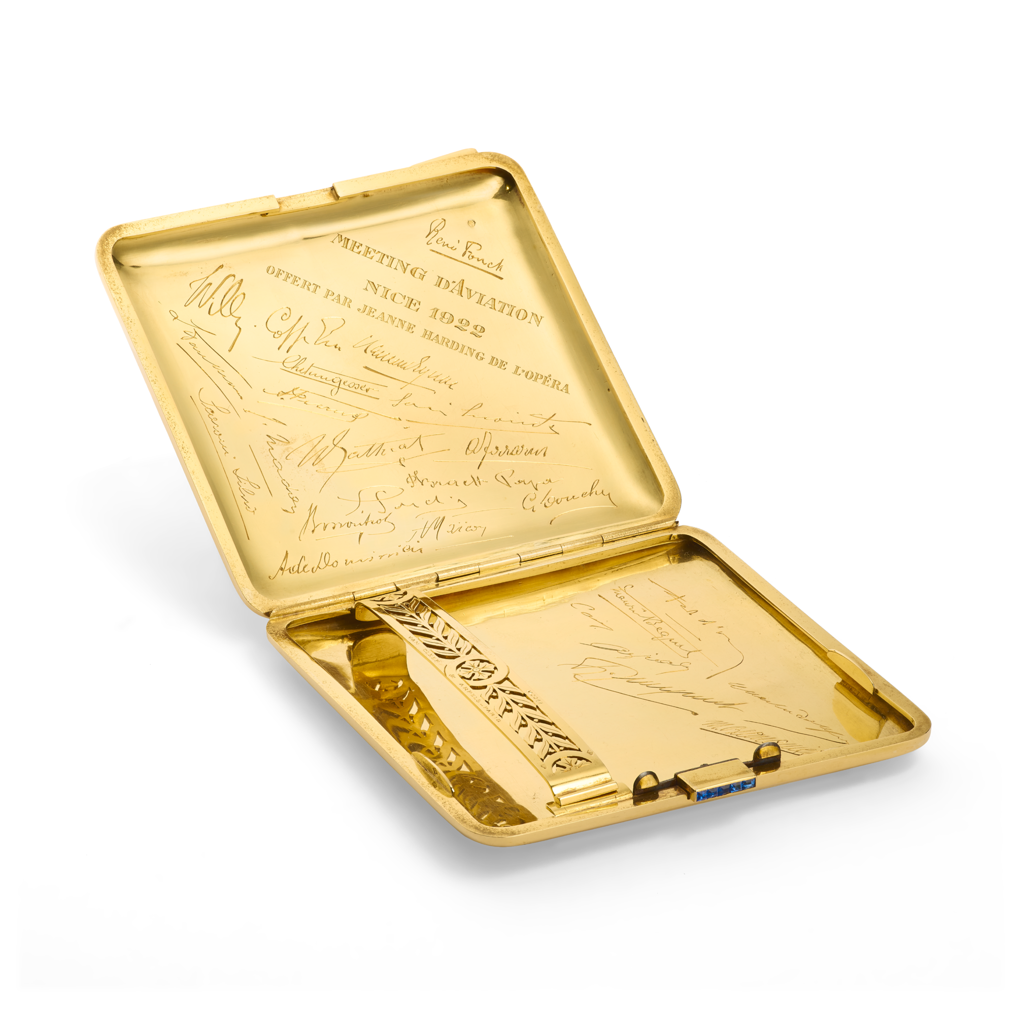 Cigarette case, 1922
Yellow gold and sapphires
Van Cleef & Arpels Collection