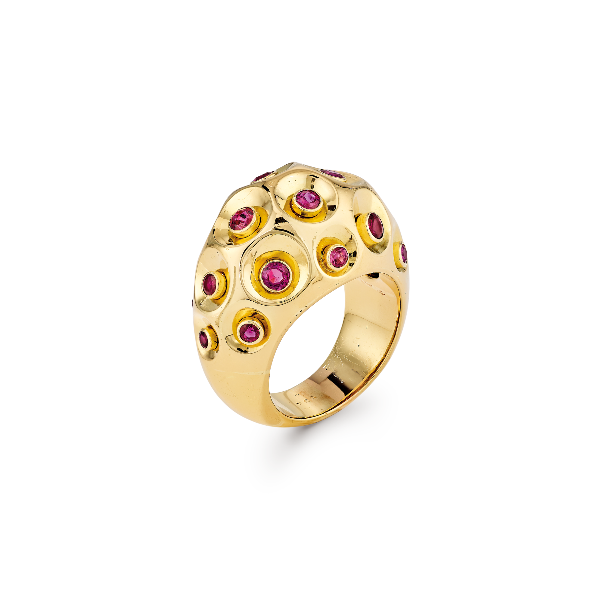 Ring, 1948
Yellow gold and rubies
Van Cleef & Arpels Collection