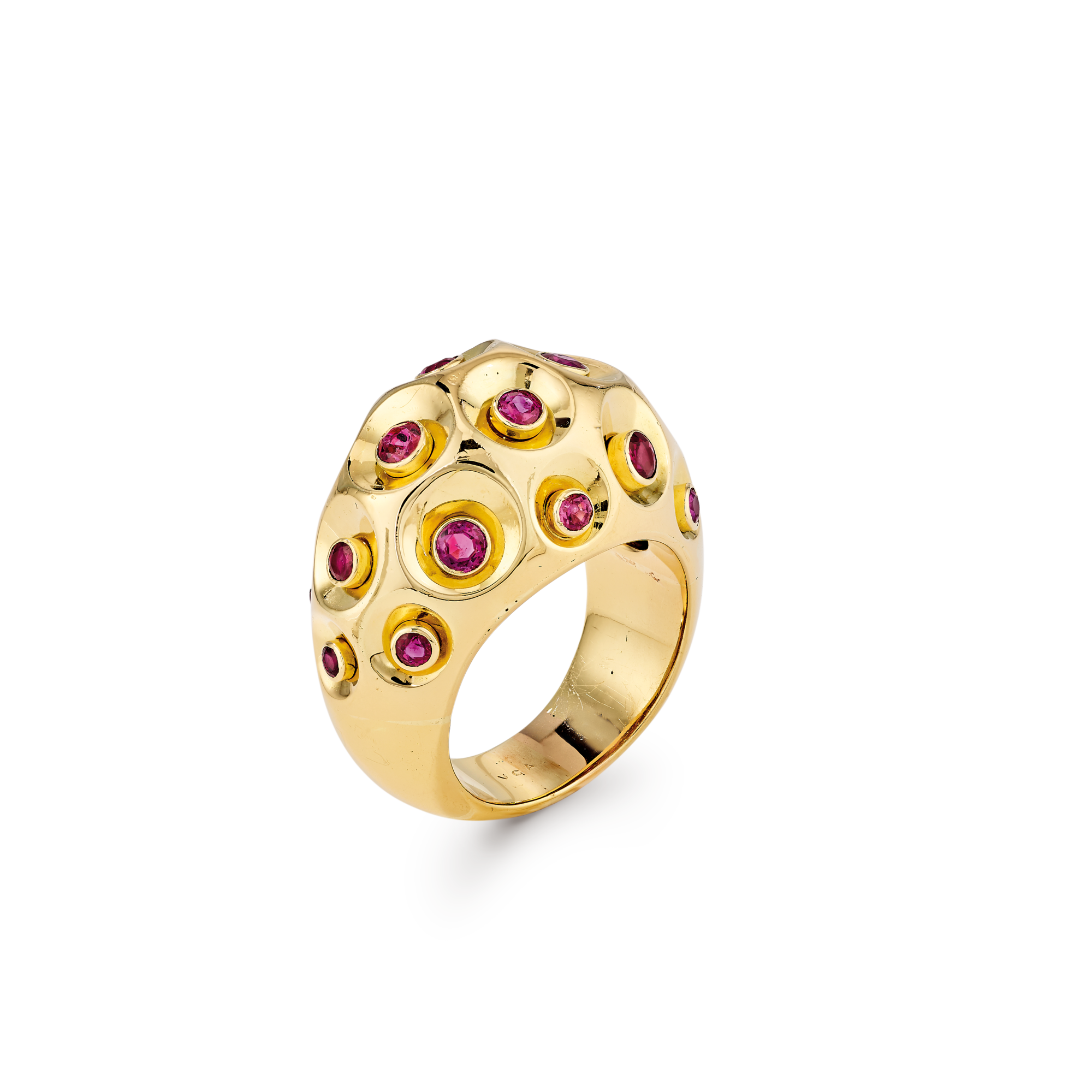 Ring, 1948
Yellow gold and rubies
Van Cleef & Arpels Collection