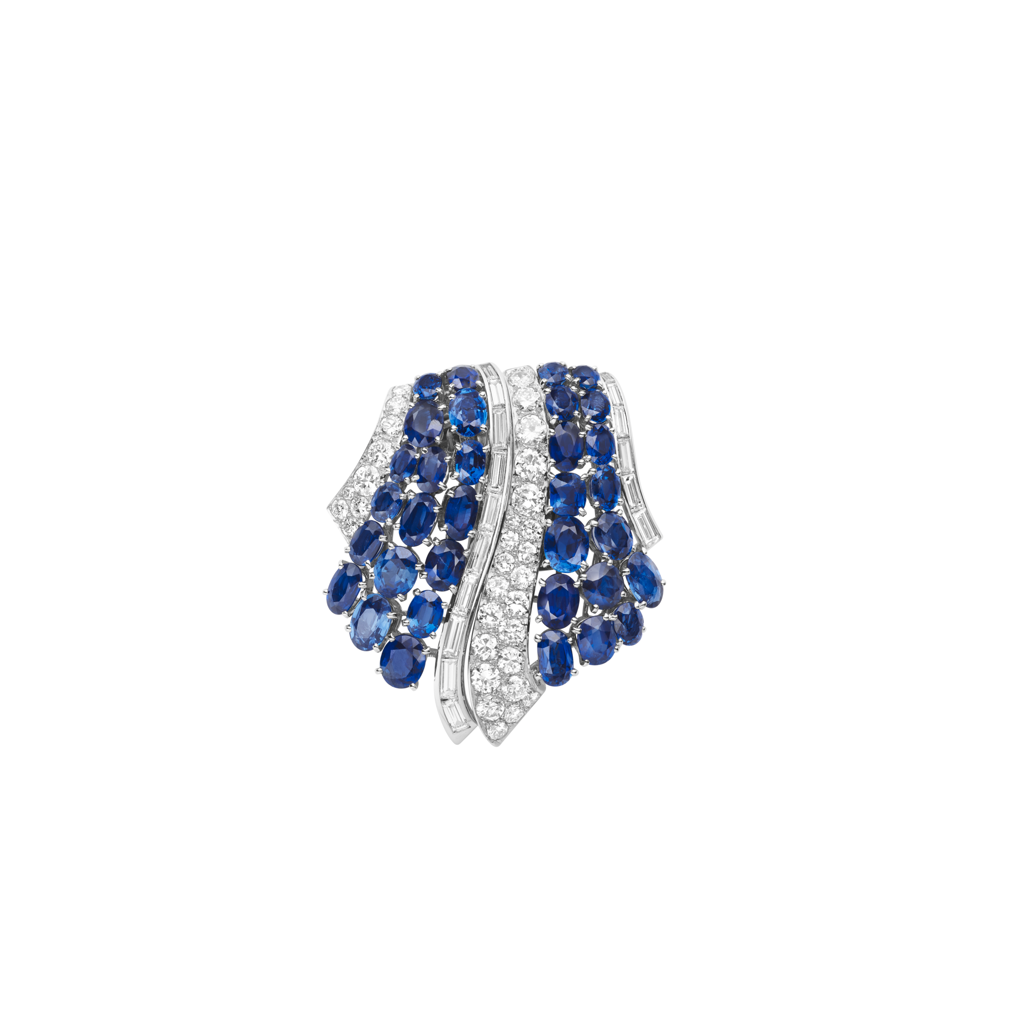 Double clip, 1938
Convertible into two clips
Platinum, white gold, sapphires, and diamonds
Van Cleef & Arpels Collection