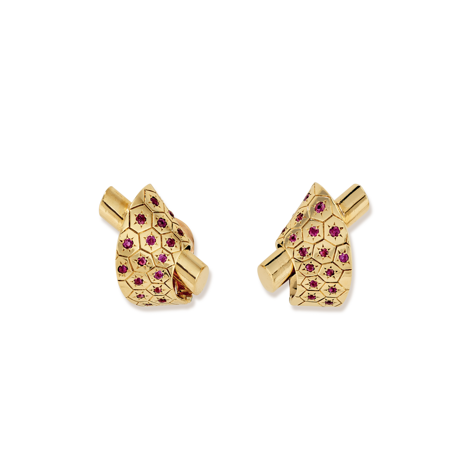 Ludo earrings, 1937
Yellow gold and rubies
Van Cleef & Arpels Collection