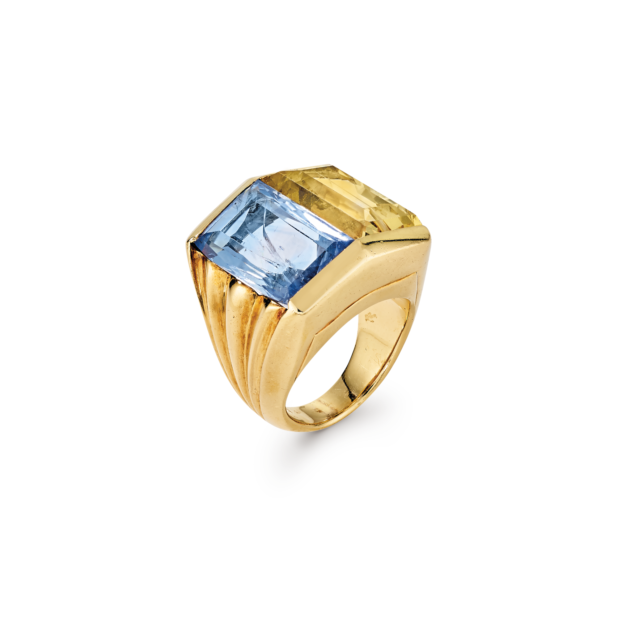 Ring, 1940
Yellow gold, yellow sapphire, and sapphire
Van Cleef & Arpels Collection