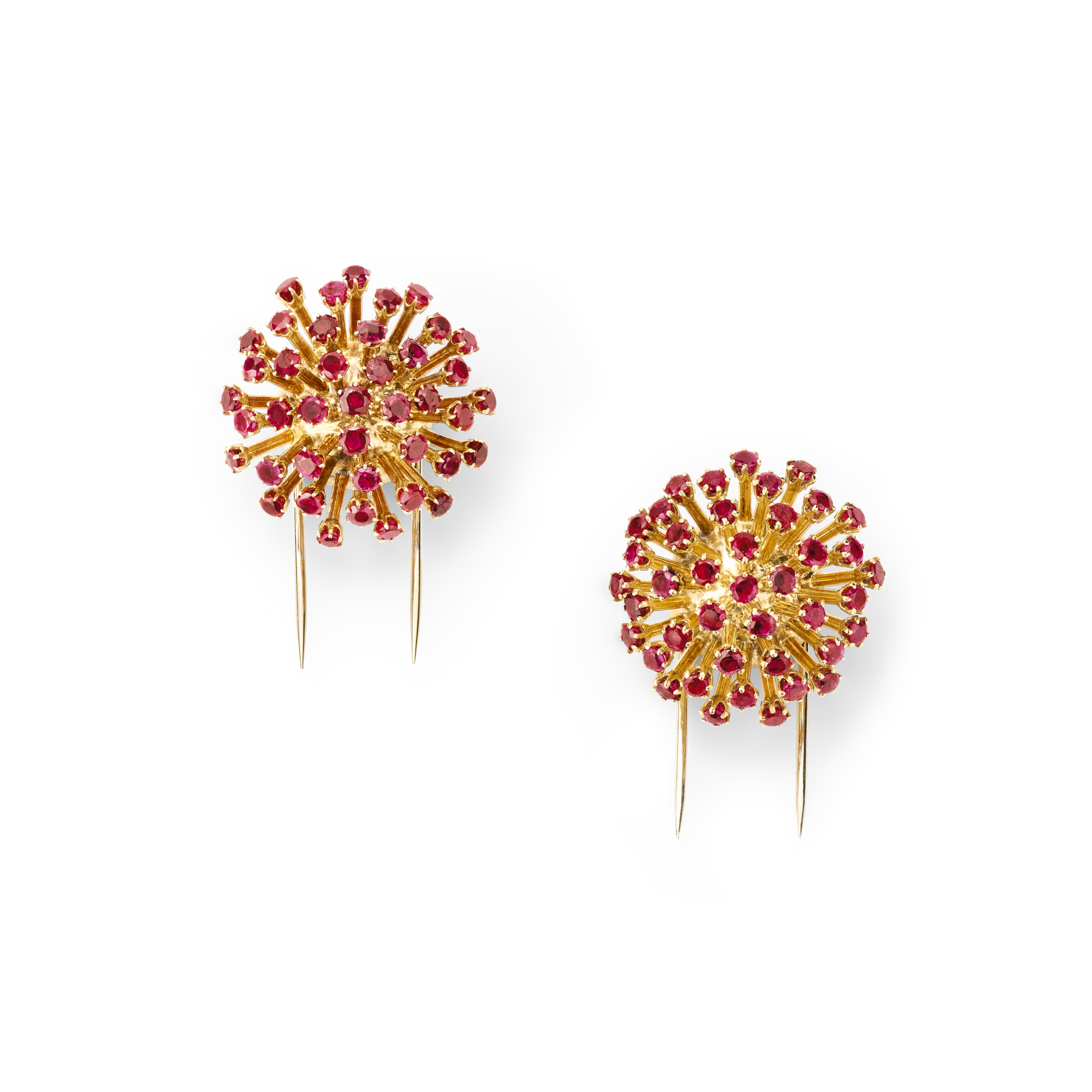 Thistle clips, 1937
Yellow gold and rubies
Van Cleef & Arpels Collection