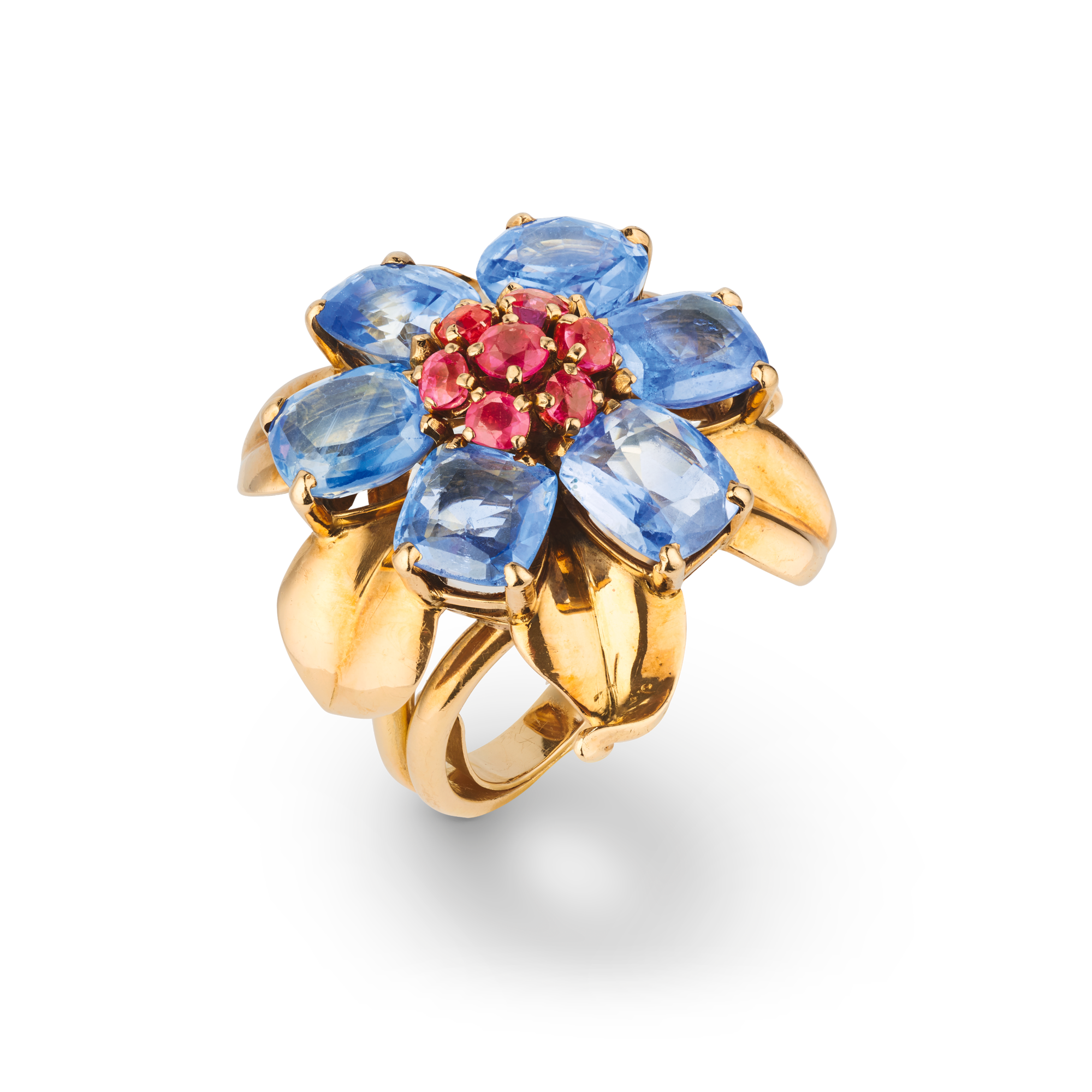 Flower ring, 1947
Yellow gold, rubies, and sapphires
Van Cleef & Arpels Collection