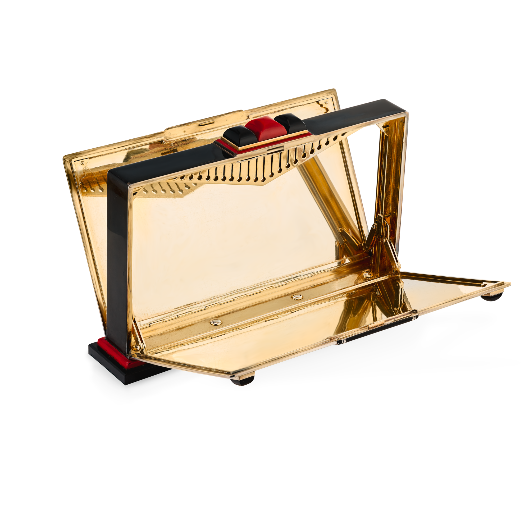 Cigar box, c. 1930
Yellow gold, silver, vermeil, chalcedonies, coral, and black and red enamel
Van Cleef & Arpels Collection