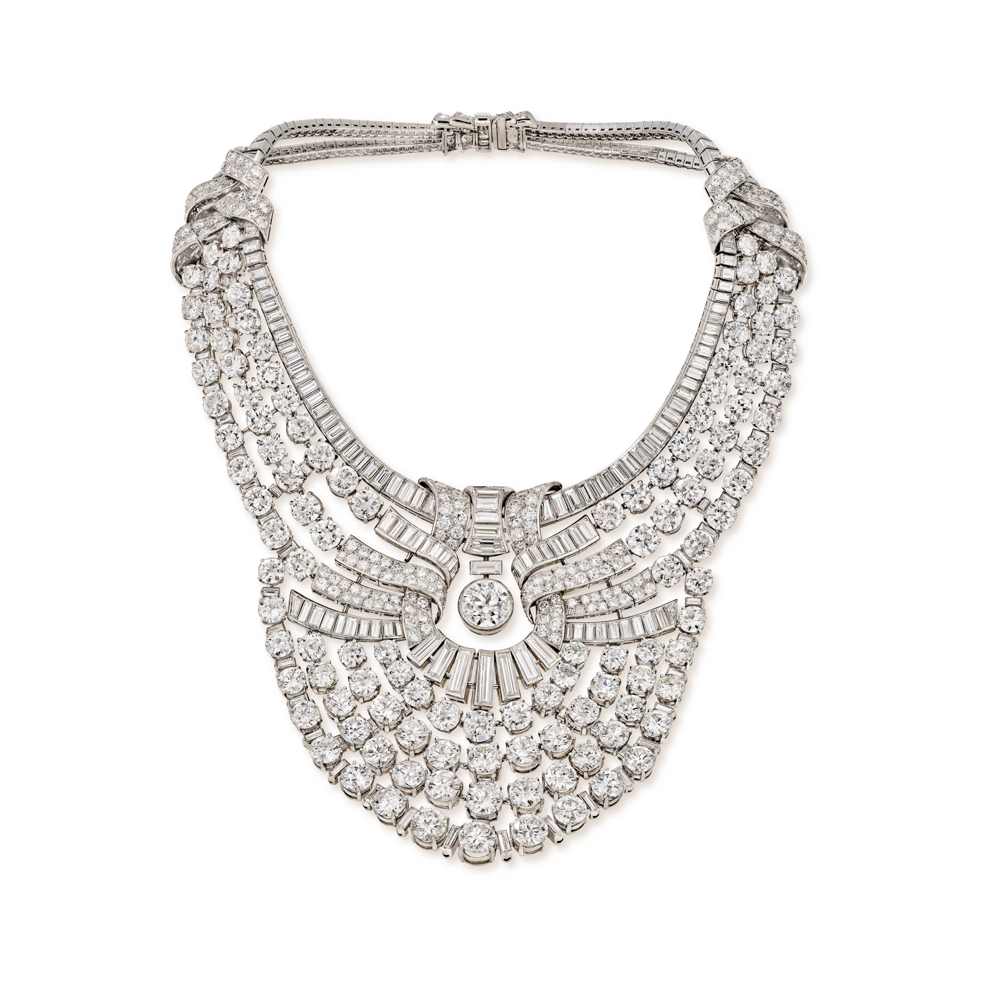 Collerette, 1939
Platinum and diamonds
Former collection of Her Majesty Queen Nazli of Egypt
Van Cleef & Arpels Collection