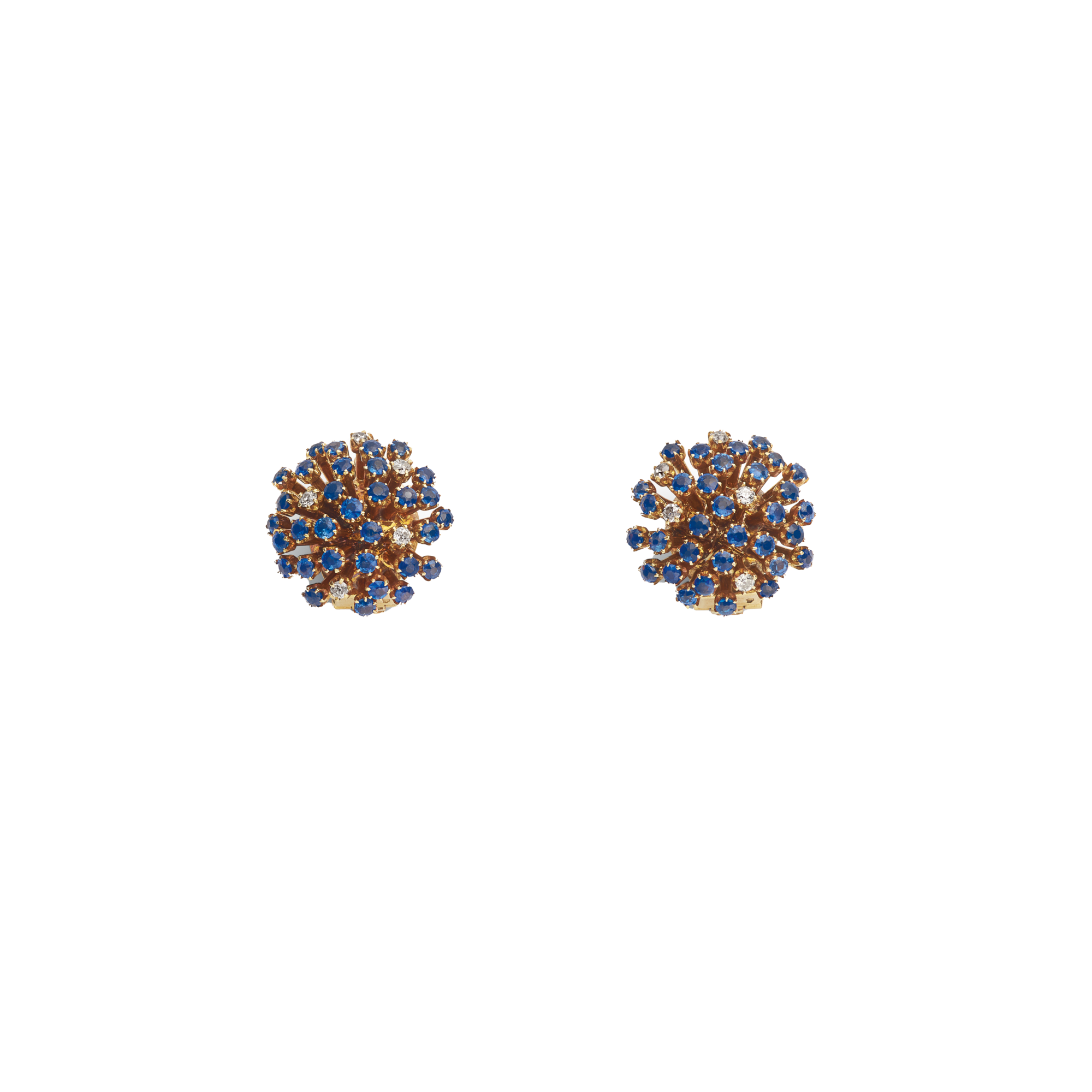 Thistles earrings, 1937
Yellow gold, rose gold, sapphires, and diamonds
Van Cleef & Arpels Collection