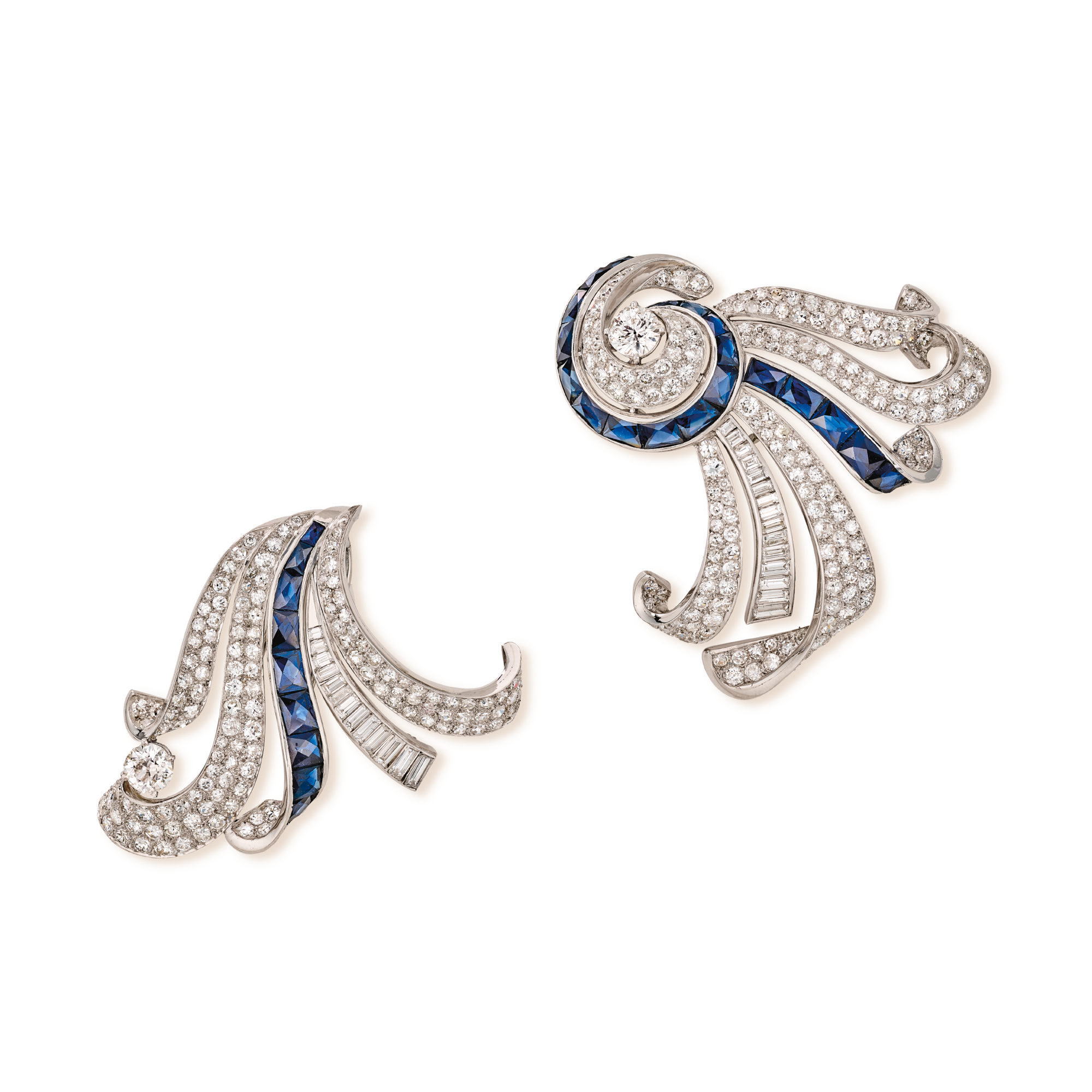 Double clip, 1941
Detachable clips
Platinum, white gold, sapphires, and diamonds
Van Cleef & Arpels Collection