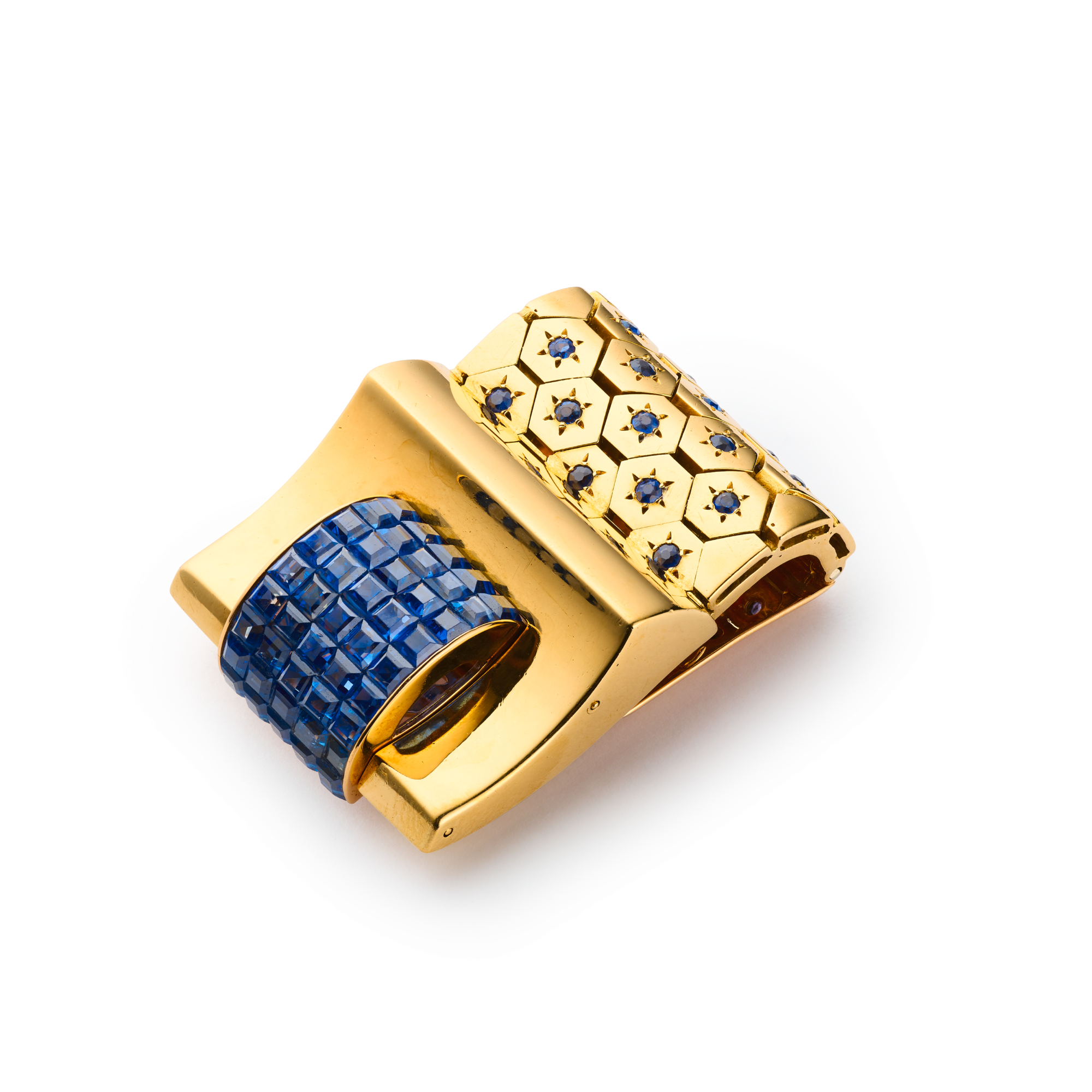 Ludo clip, 1937
Yellow gold, white gold, rose gold, sapphires, and Mystery set sapphires
Van Cleef & Arpels Collection