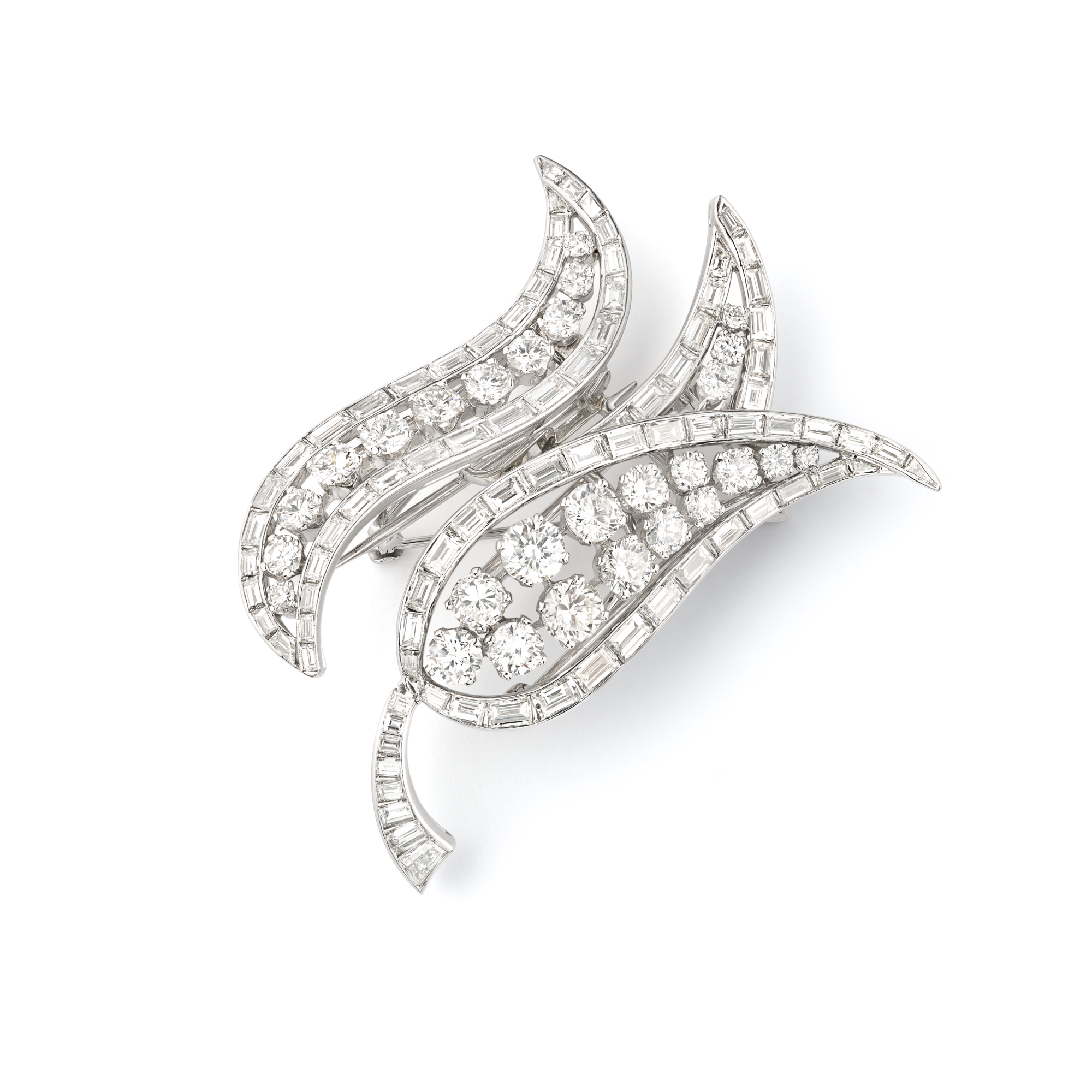 Tulip double clip, 1951
Platinum and diamonds
Van Cleef & Arpels Collection