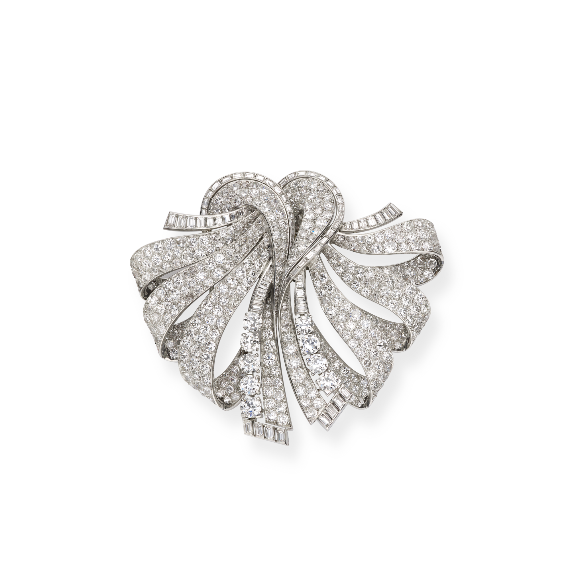 Double clip, 1937
Convertible into two clips
Platinum, osmior, diamonds
Van Cleef & Arpels Collection