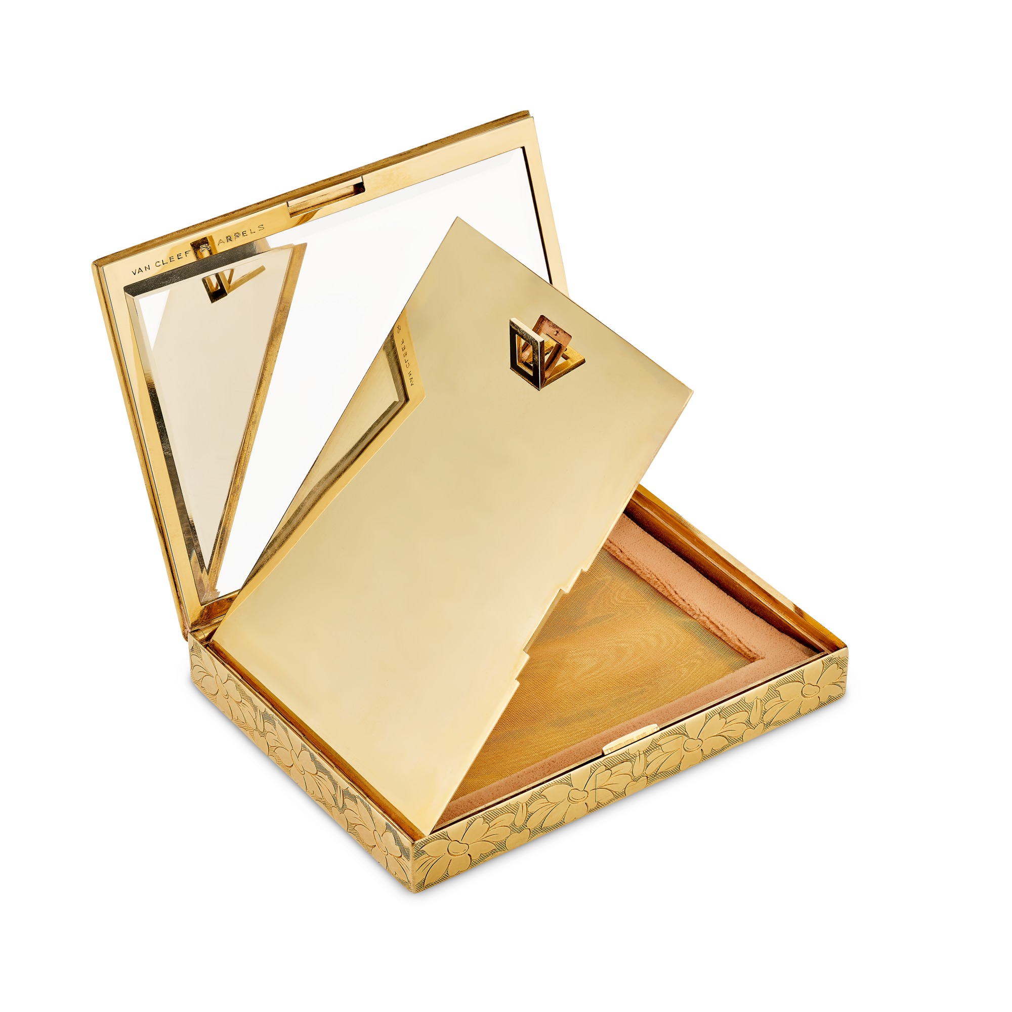 Rosehip powder compact, 1947
Yellow gold, platinum, diamonds
Van Cleef & Arpels Collection