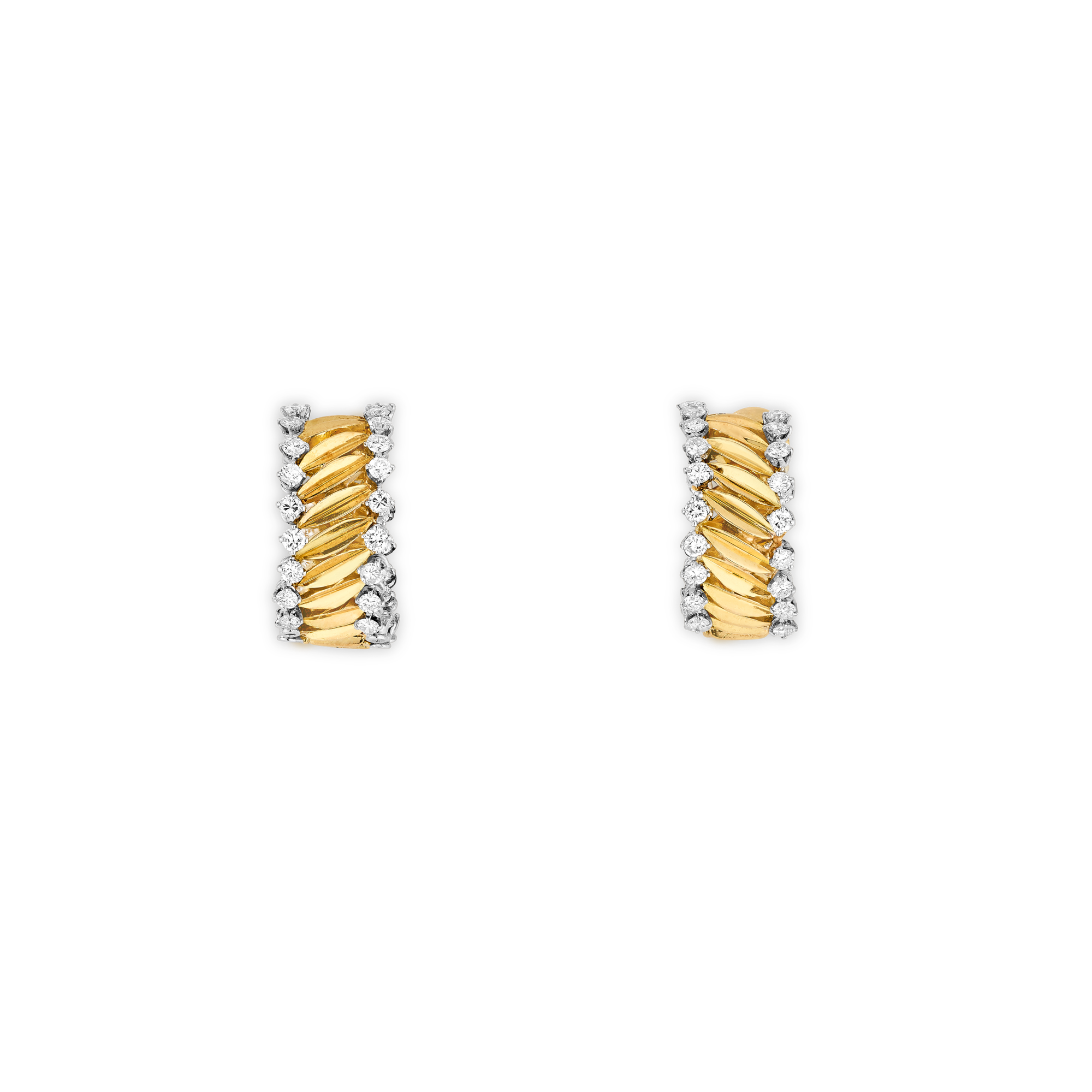 Chantilly Hoop earrings, 1953
Yellow gold, platinum, diamonds
Van Cleef & Arpels Collection