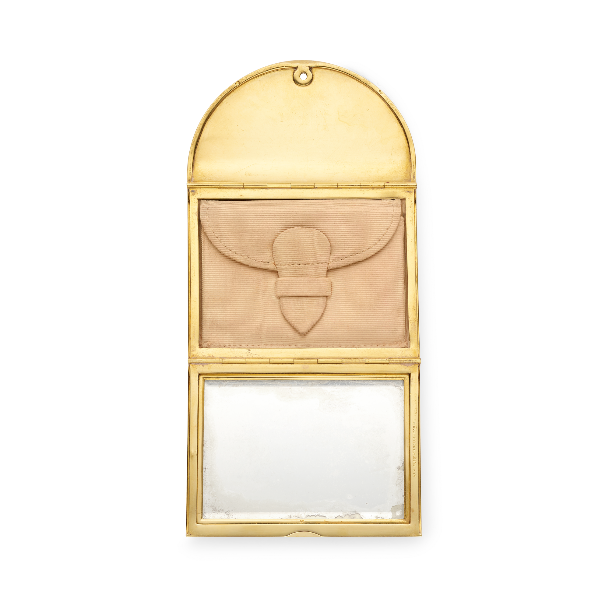 Envelope shape powder compact, circa 1922
Yellow gold
Van Cleef & Arpels Collection